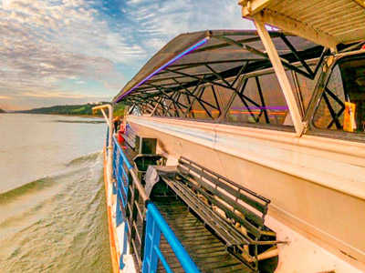paseos en catamarán en puerto iguazú, cruceros iguazú